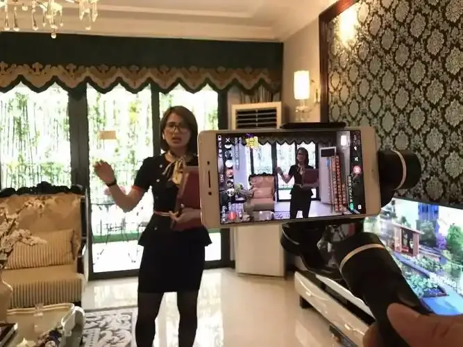 操B直播评价头像展示图